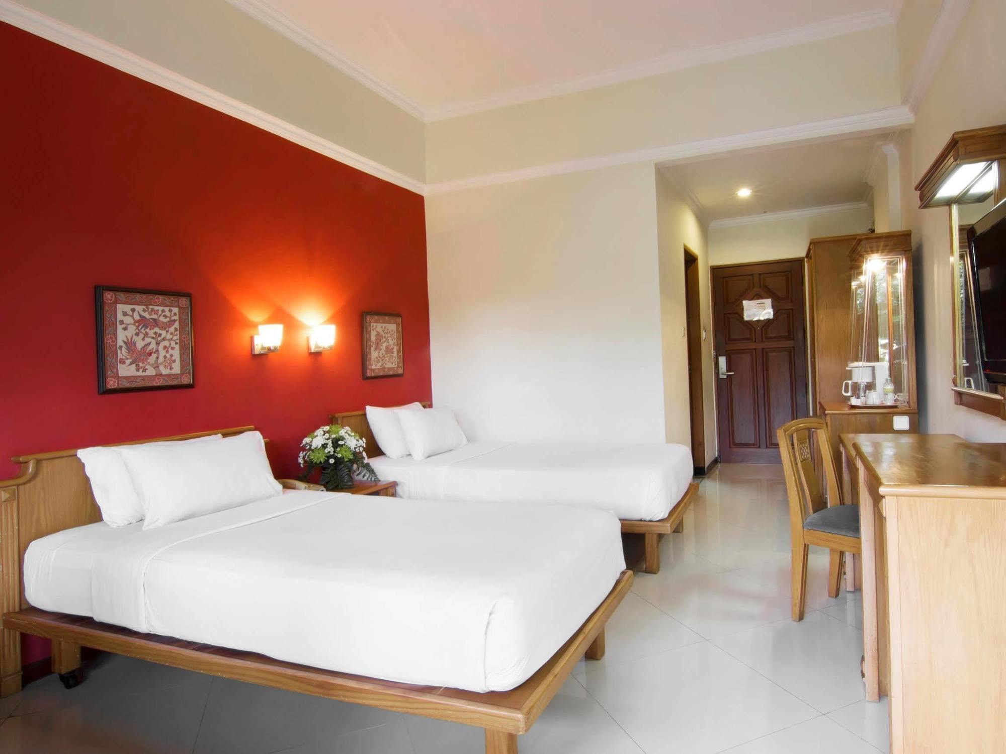 Royal Hotel And Villa Batu Batu  Exterior foto
